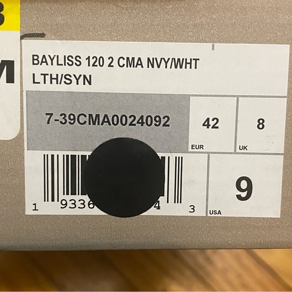 Lacoste shoes - Picture 3 of 4